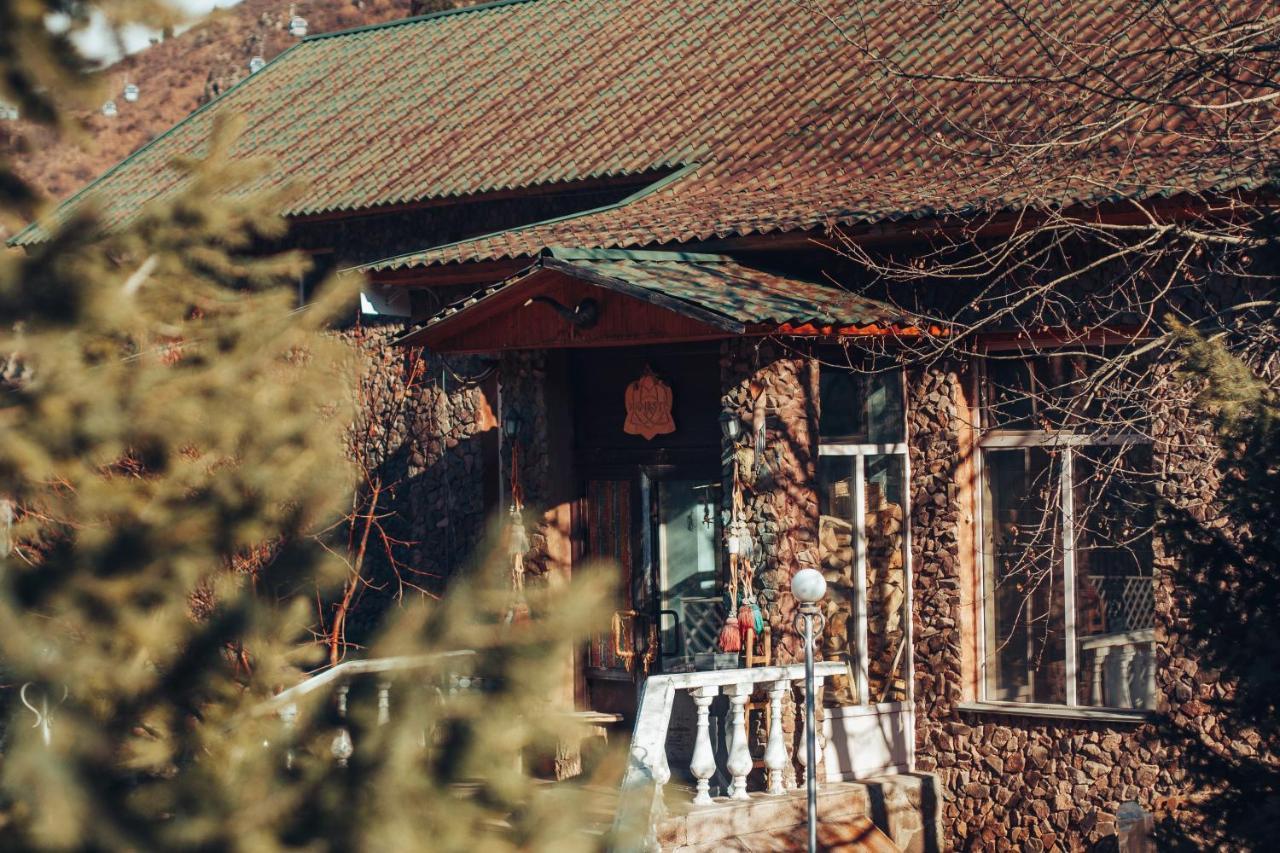 Namaste Shalle 2000M Hotel Alma-Ata Buitenkant foto