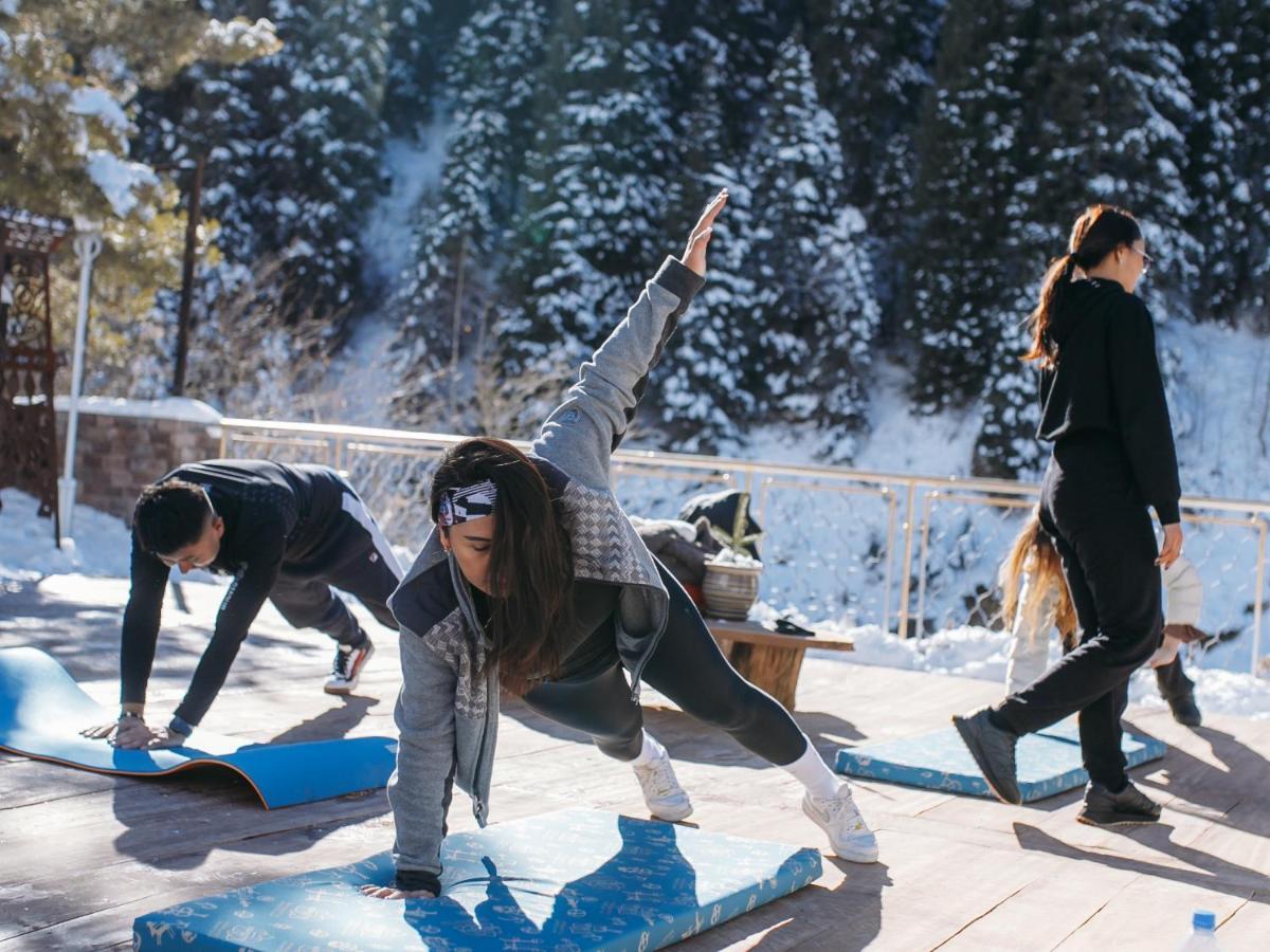 Namaste Shalle 2000M Hotel Alma-Ata Buitenkant foto